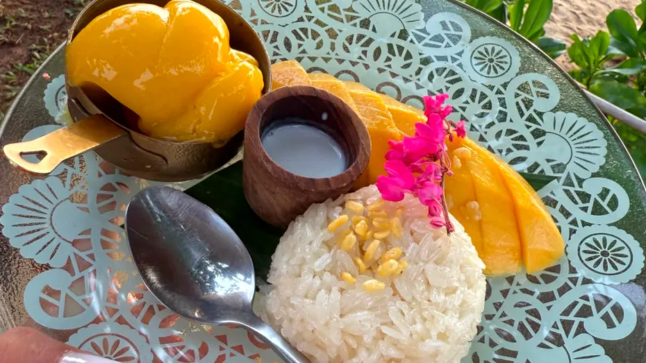 Rețeta autentică de mango sticky rice. Desertul thailandez care cucerește pe toată lumea