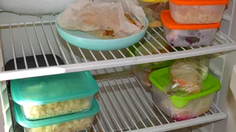 Câte zile sunt sigure resturile în frigider și ce greșeli pot duce la toxiinfecții alimentare