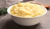 Ingredientul „secret” care transformă piureul de cartofi într-un preparat mult mai gustos. Trucul simplu recomandat de bucătari