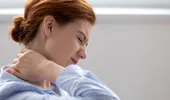 Motivul pentru care nu e bine să-ți trosnești gâtul. Avertismentul unui neurolog