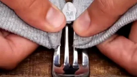Cum să repari un fermoar în numai 2 minute. Ai nevoie doar de o furculiță