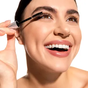 De ce merită să renunți la rimelul din comerț și să folosești unul făcut acasă