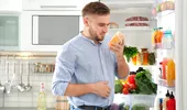 Alimente pe care NU ar trebui să le consumi niciodată după data de expirare. Riști intoxicație alimentară