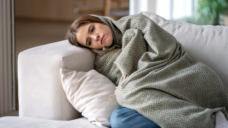 De ce îți este frig atunci când ești obosit? Legătura dintre somn, metabolism și temperatura corpului