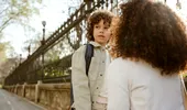 Lucruri pe care copiii le observă la părinți, chiar dacă aceștia cred că nu îi văd. Psihologii explică de ce contează fiecare gest