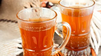 Vinul de miere – „antibioticul” natural din antichitate, preparat cu doar trei ingrediente