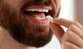 Respirația neplăcută care nu dispare cu gumă de mestecat: ce poate ascunde, de fapt