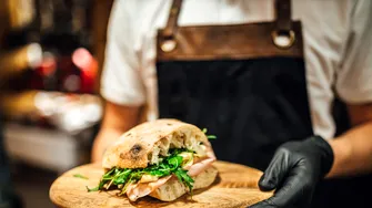 Alimentul pe care ar trebui să-l consumi mai rar pentru a reduce riscul de hipertensiune. Avertismentul nutriționiștilor 