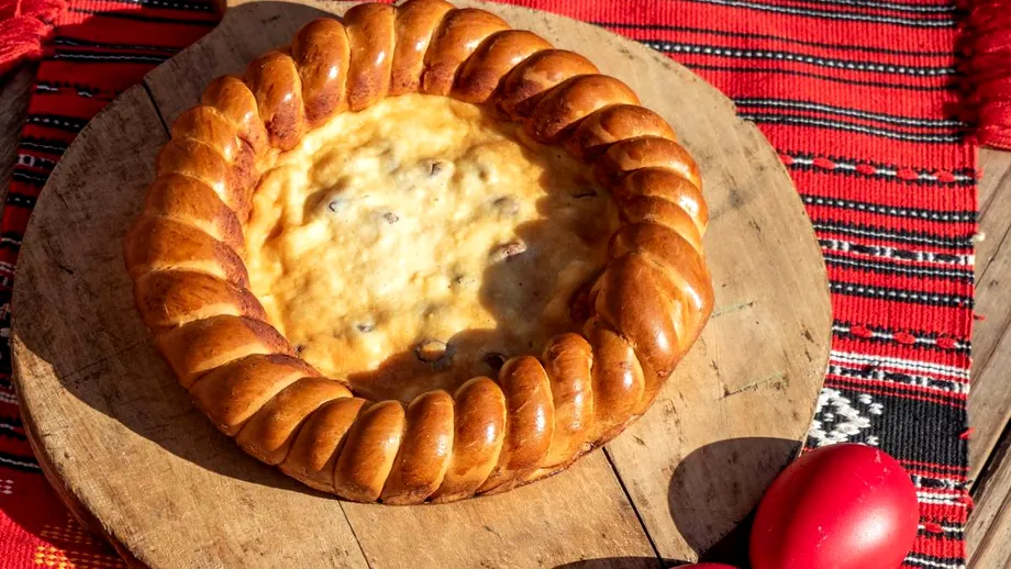 Cum se face pasca cu smântână. Rețeta în care înlocuiești brânza de vaci pentru o textură mai fină