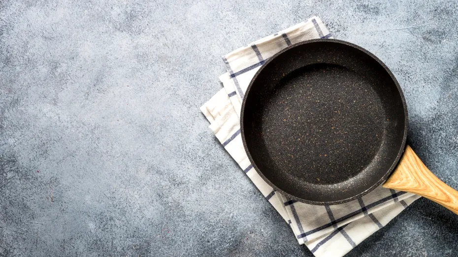 Alegerea tigăii greșite îți poate strica mâncarea și sănătatea! Iată ce materiale să folosești