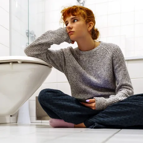 Vizita la baie poate aștepta… sau nu? Ce efecte are reținerea urinei asupra sănătății femeilor