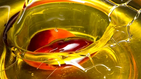 Uleiul toxic care se găsește în aproape toate alimentele din comerț. Românii îl consumă zilnic, fără să știe!