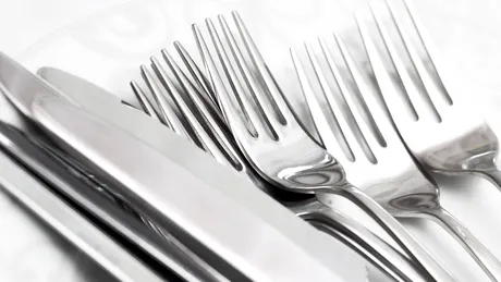 Cum cureți tacâmurile din argint acasă, fără soluții scumpe