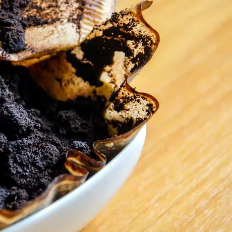 De ce să nu arunci niciodată zațul de cafea în chiuvetă