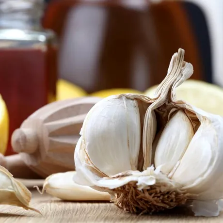Trucul unui specialist în epidemiologie pentru a reduce durata și severitatea răcelilor. De ce nu funcționează consumul de usturoi crud și cum să blochezi virusurile, de fapt