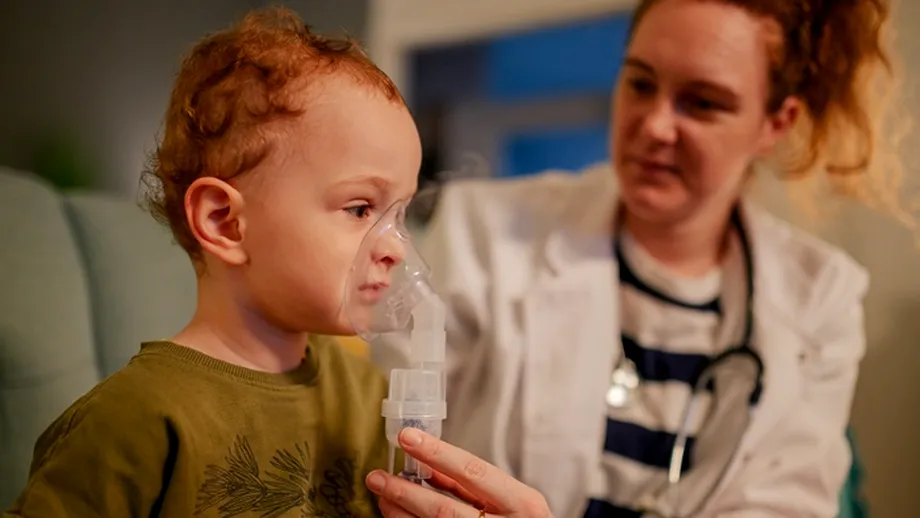 Reapariția cazurilor grave de insuficiență respiratorie la copii mici. Avertismentul medicilor