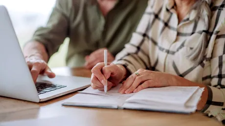 Când pot românii să iasă la pensie în 2025? Condiții, acte necesare și calcul rapid al vârstei de pensionare