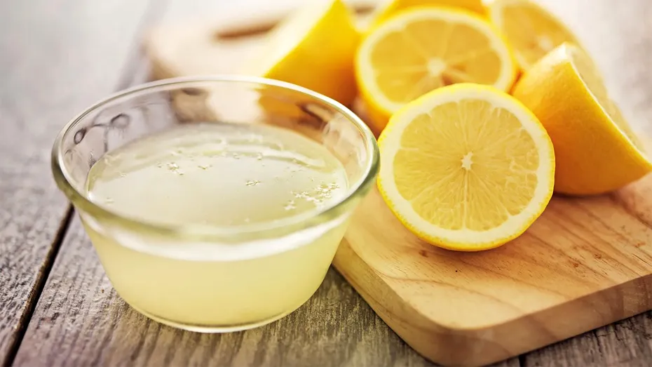 Ce se întâmplă, de fapt, dacă bei suc de lămâie. Unele efecte sunt foarte grave pentru organism