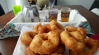 Cum să faci gogoși marocane, fără ouă și fără lapte. Rețeta de sfenj, pas cu pas