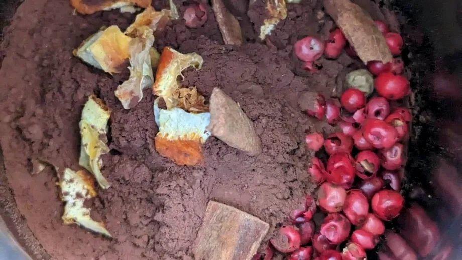 Cacao fierbinte cu piper roz - rețetă yummy, dar fără zahăr