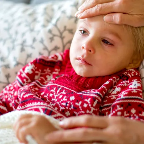 Cât durează gripa la adulți și copii: simptome care arată că starea se agravează, tratament și perioada în care încă ești contagios