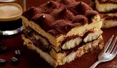 Câte ouă se folosesc la 10 porții de tiramisu. Cum să-ți iasă crema fină și aerată