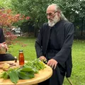 Limonada de deparazitare, recomandată de părintele Dimitrie, starețul Mănăstirii Antim-Troianu. Medicii anunță că un ingredient ar putea fi periculos