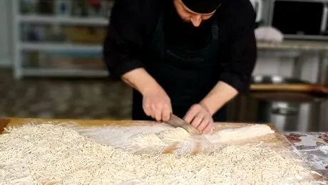 Cum prepari tăieței de casă, după rețeta călugărului bucătar Efrem Băndărică. Ce adaugă în aluat