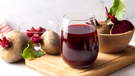 De ce nu e bine să consumi suc de sfeclă roșie dacă ai glicemia mare! Medicii trag un semnal de alarmă