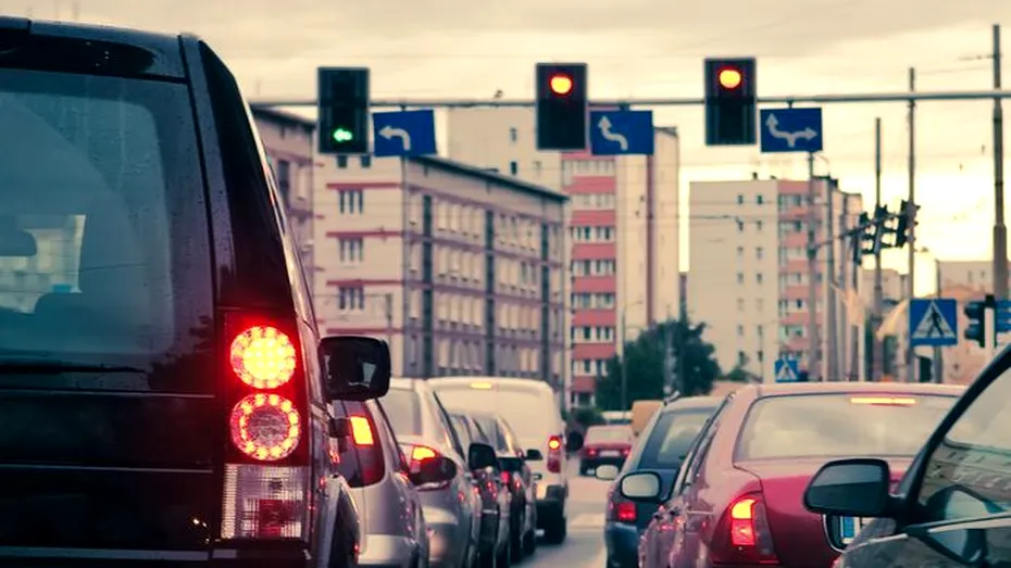 Ce se întâmplă dacă petreci mult timp prins în trafic