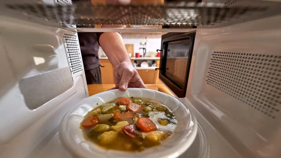 De ce mâncarea are uneori alt gust după ce o încălzești a doua zi. Ce se schimbă, de fapt, în alimente