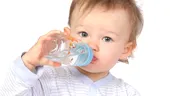 (P) Care este cea mai sigură apă pentru bebeluşul tău?