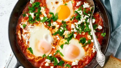 Huevos rotos, rețeta spaniolă care transformă cartofii și ouăle într-un preparat irezistibil