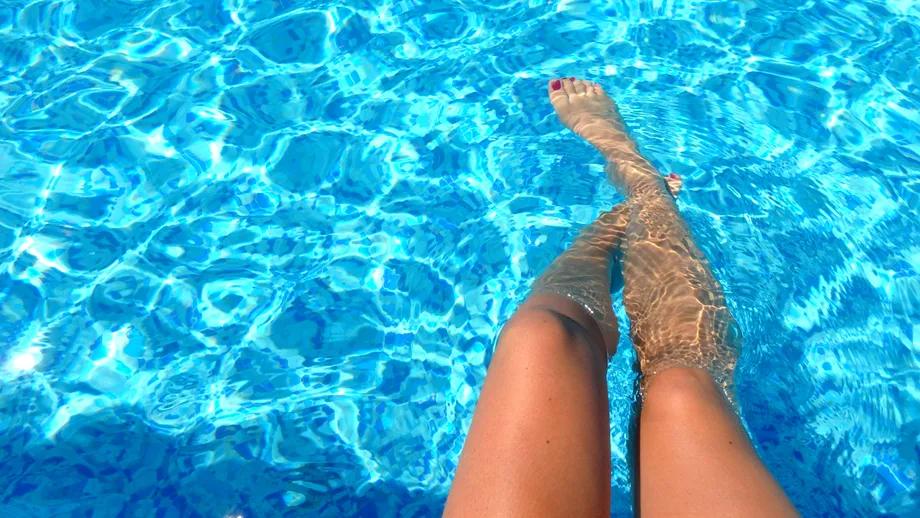 Cum te ferești de bolile de piele din ștranduri și piscine. Sfaturi utile