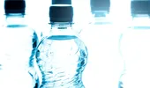 Autoritățile sanitare sunt în alertă! Sticle de apă îmbuteliată, retrase urgent de pe piață