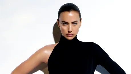 Irina Shayk, într-o nouă campanie inspirată din anii 90, pentru un magazin mass-market