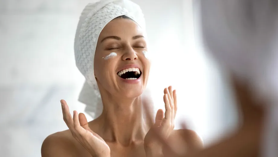 Ce ingrediente trebuie să conțină cremele de noapte dacă vrei o rejuvenare intensă chiar și după 30 de ani