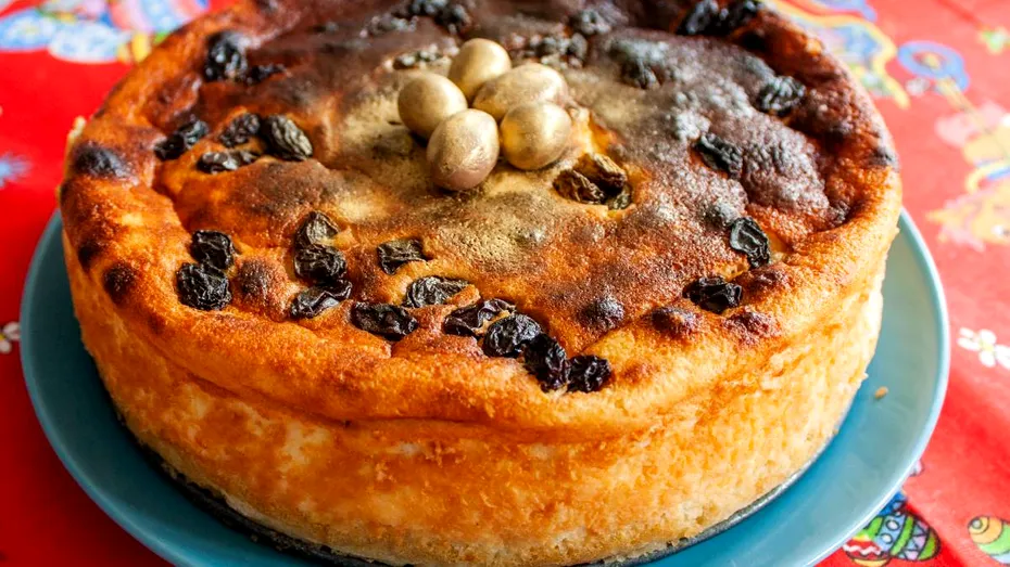 Ce brânză se folosește la pască pentru o textură cremoasă