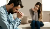 10 semne că încă nu ai trecut peste fostul iubit, chiar dacă încerci să pari bine
