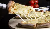 Cum să faci pizza din doar două ingrediente. Te costă doar 6 lei