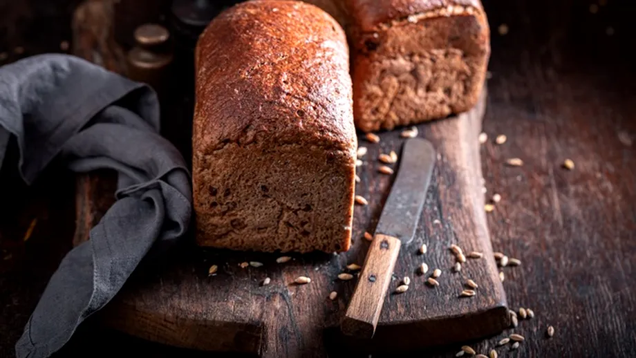 Această pâine specială poate fi aliatul surprinzător împotriva constipației. Importanța fibrelor în alimentație