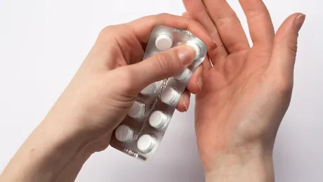 Ibuprofen: ce se întâmplă în corp dacă iei zilnic?