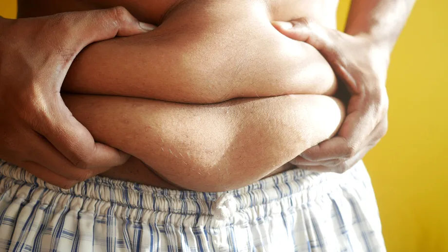 4 trucuri să scapi de burtă dimineața. Îți schimbă corpul radical!