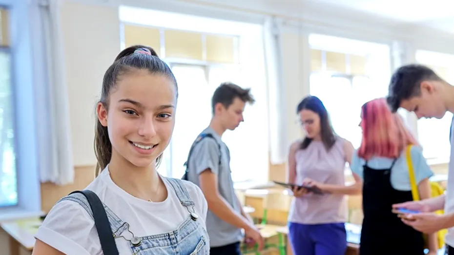 Schimbări drastice în sistemul de burse școlare. Mii de elevi din România vor pierde sprijinul financiar din toamnă