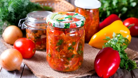 Cum să pui zarzavat pentru iarnă la borcan. Trucul gospodinelor ca să nu facă floare