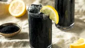 Limonada neagră, băutura care a cucerit internetul. Ajută la eliminarea toxinelor din organism și poate susține procesul de slăbire
