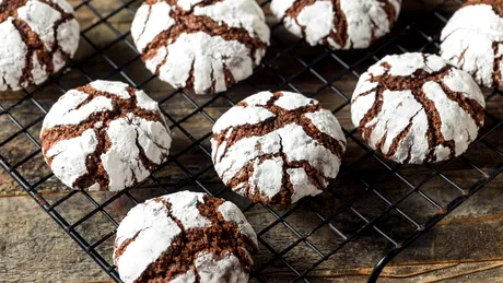 Biscuiți crăpați cu ciocolată - moi în interior, crocanți la exterior. Rețeta super simplă