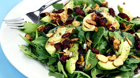 Alimentul gras care te ajută să dormi mai bine. Ce să mănânci înainte de culcare