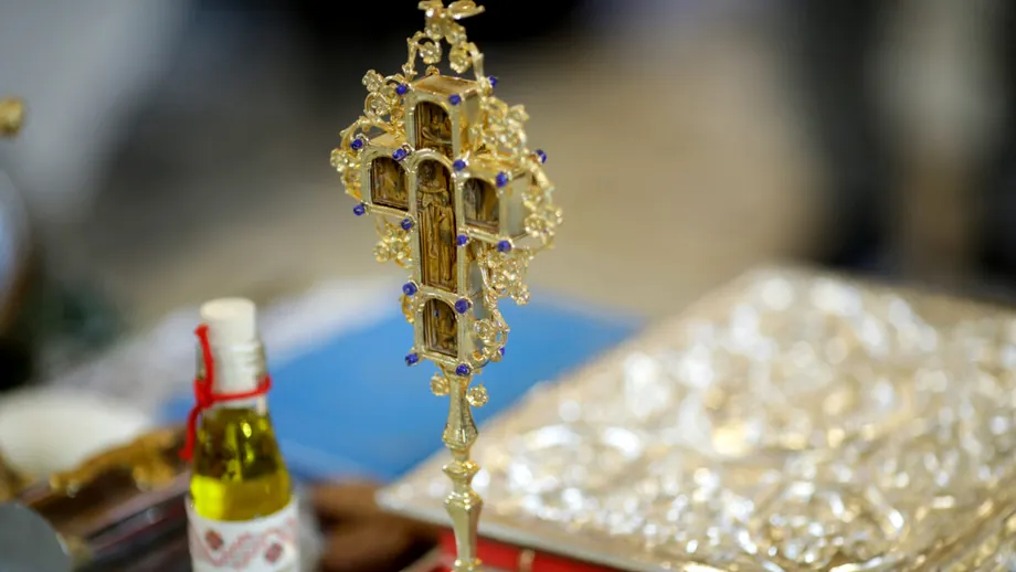 Ce se face cu uleiul de la sfințirea casei. Cum să îți pregătești locuința pentru sfeștanie și ce spune tradiția?