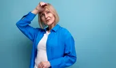 Ceaiul pe care trebuie să-l consume toate femeile aflate la menopauză. Soluția naturală pentru bufeuri și insomnii